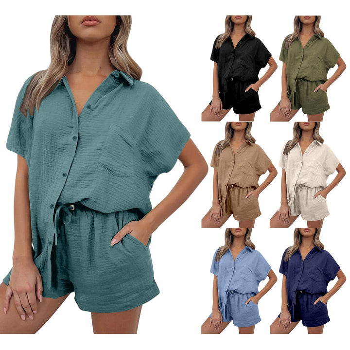 Damer Lätt kortärmad skjorta och shorts set av slitstarkt bomullsmaterial med praktiska fickor och elastisk midja Mirla-Eva Jonsson