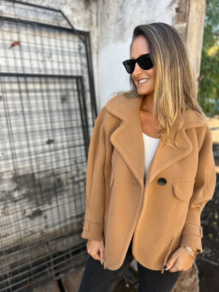 Damer Lätt oversized jacka med stilig krage och knäppning Mirla-Eva Jonsson