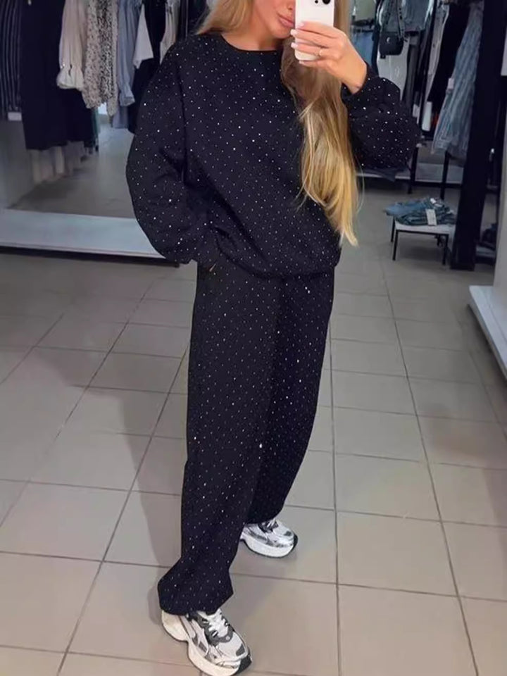 Damer Lättsökt fritidsdräkt med modernt prickdesign Mirla-Eva Jonsson