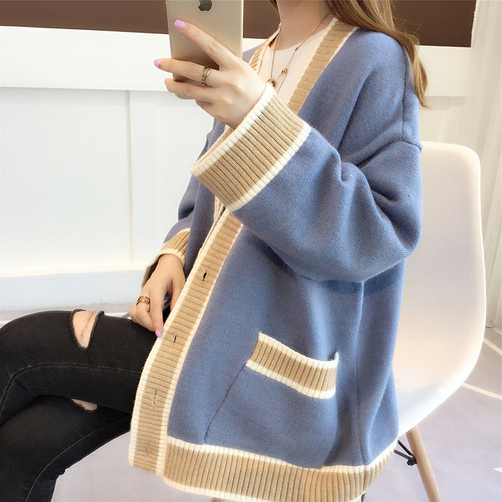 Damer Lättstickad Cardigan med Attraktiva Kontrastkanter och Praktiska Fickor Mirla-Eva Jonsson