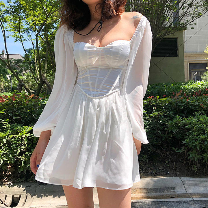 Damer Lekfull miniklänning med elegant bustier-overdel och voluminösa ärmar Eva Jonsson-Eva Jonsson