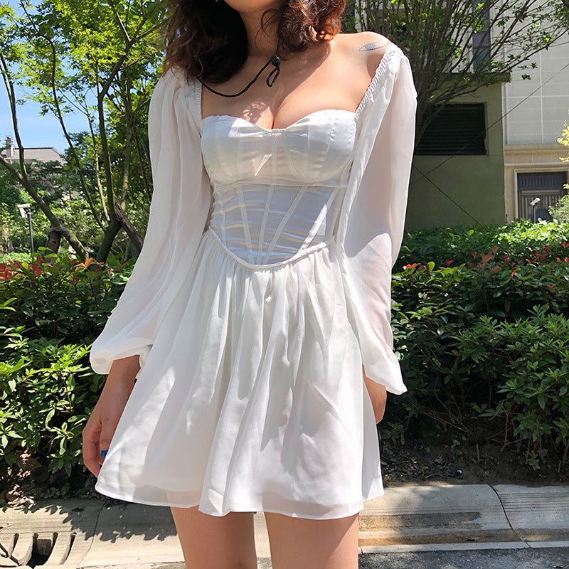 Damer Lekfull miniklänning med elegant bustier-overdel och voluminösa ärmar Mirla-Eva Jonsson