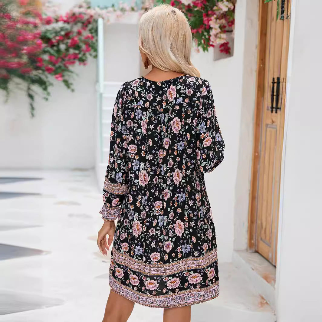 Damer Lekfulla Blommklänning med Volangärmar och V-ringning Mirla-Eva Jonsson