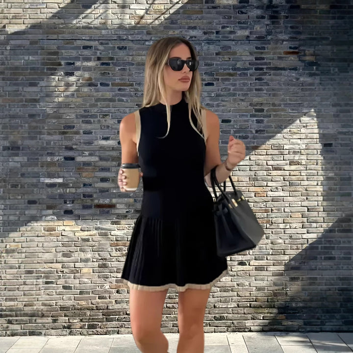 Damer Lekfullt Fit-and-Flare Klänning med elegant krage och svängande fåll Eva Jonsson-Eva Jonsson