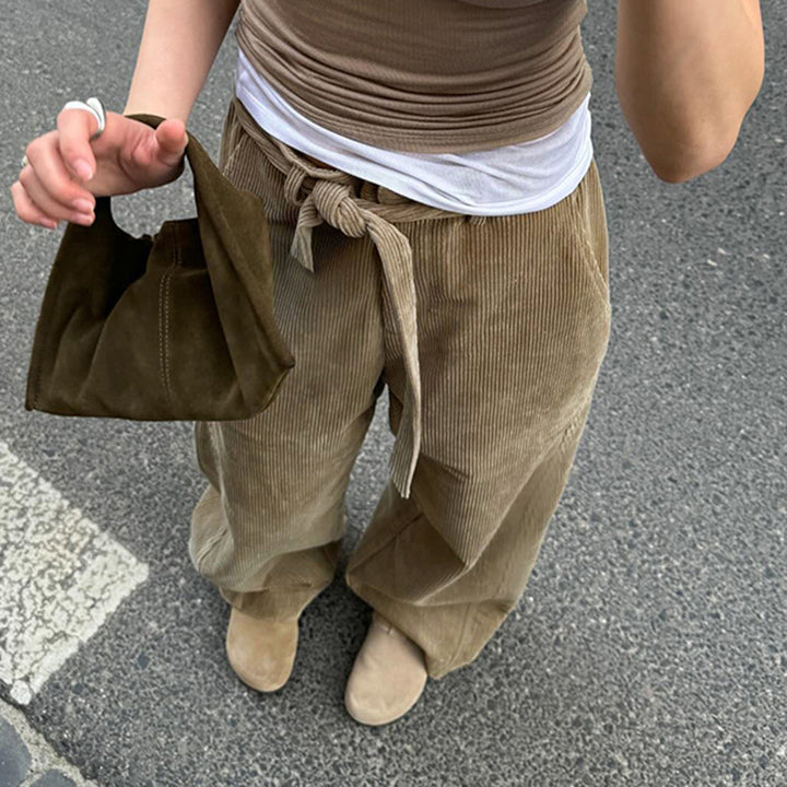 Damer Löst snittad kordbyxa med midjebälte och bekväm bärkomfort Mirla-Eva Jonsson