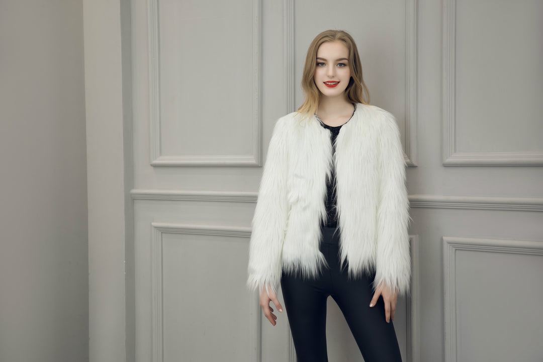 Damer Luddig Kort Jacka med elegant snitt och mjuk päls känsla Mirla-Eva Jonsson