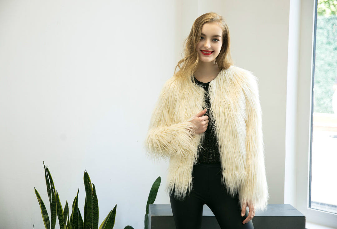 Damer Luddig Kort Jacka med elegant snitt och mjuk päls känsla Mirla-Eva Jonsson