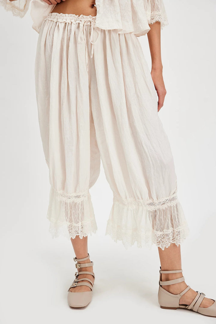 Damer Luftig och elegant Culotte med spetsdekoration Mirla-Eva Jonsson