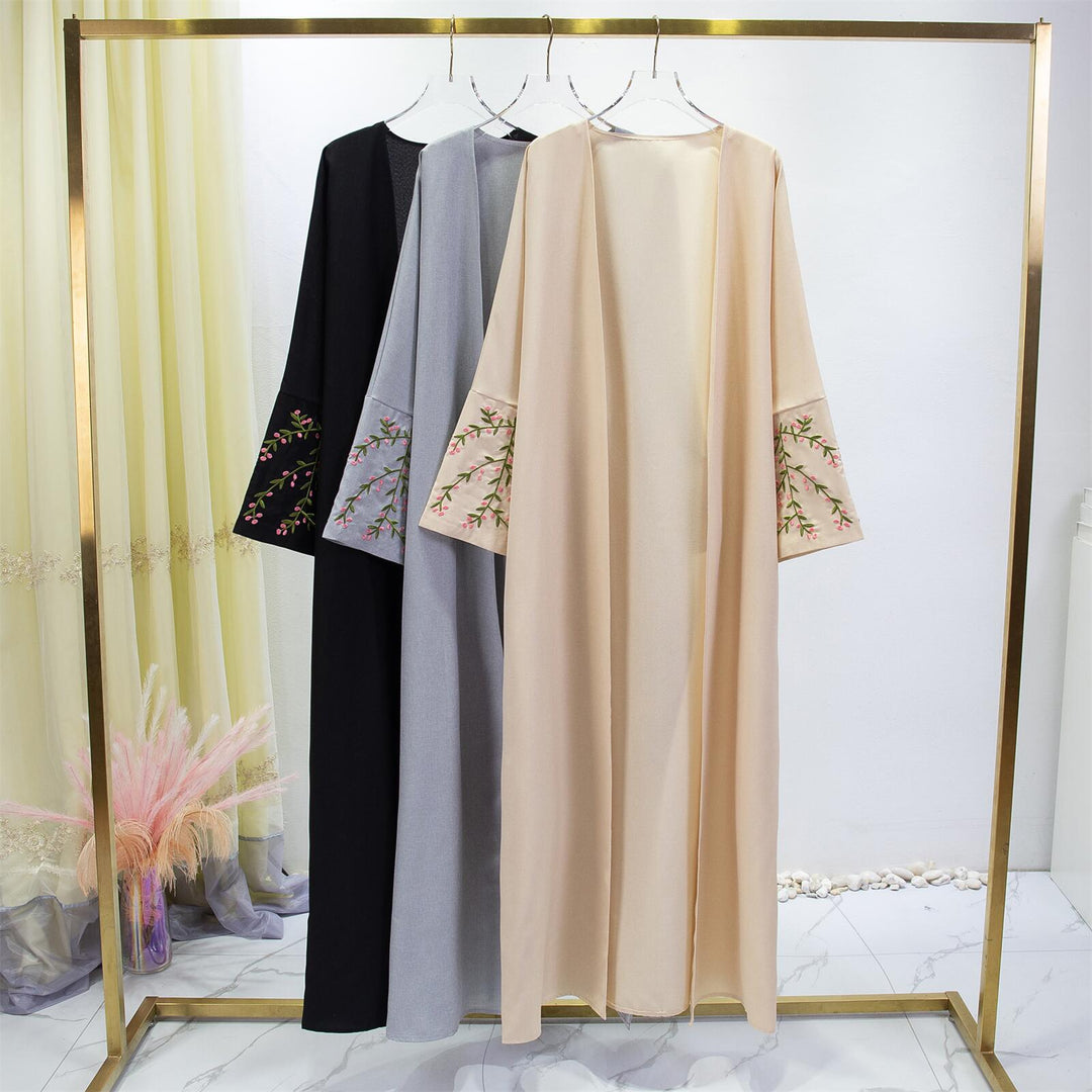 Damer Lyx Kimono Kappa med Fina Stickdetaljer Mirla-Eva Jonsson