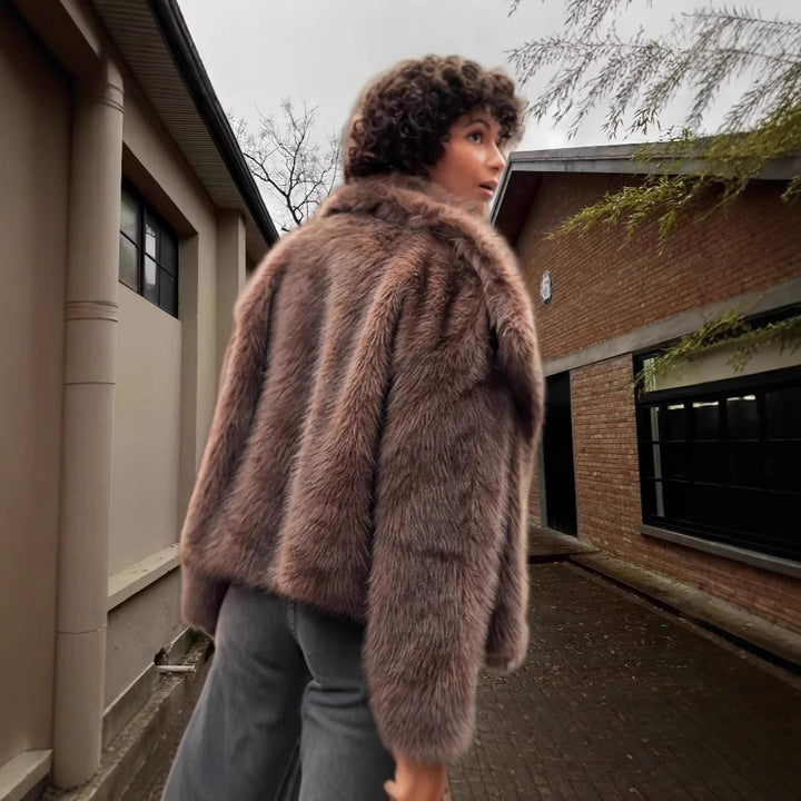 Damer Lyxig Konstpälsjacka med bred krage Mirla-Eva Jonsson