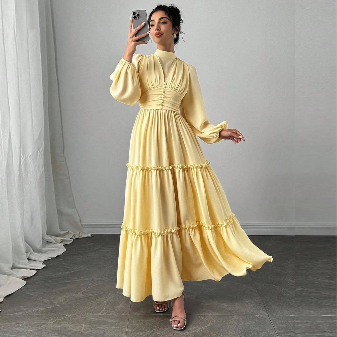 Damer Maxi Klänning med Eleganta Volangdetaljer och Samlad Topp-Eva Jonsson