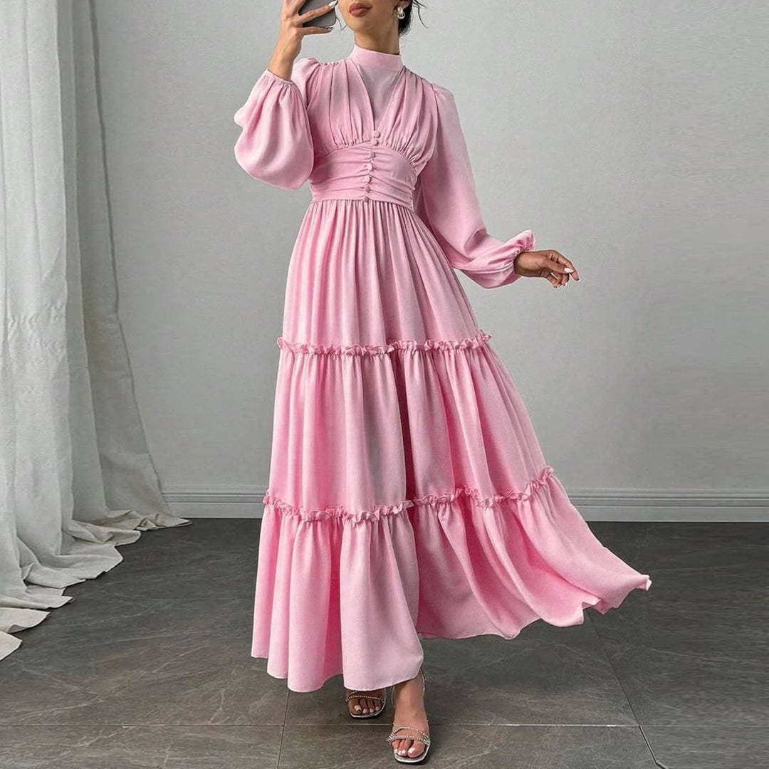 Damer Maxi Klänning med Eleganta Volangdetaljer och Samlad Topp-Eva Jonsson