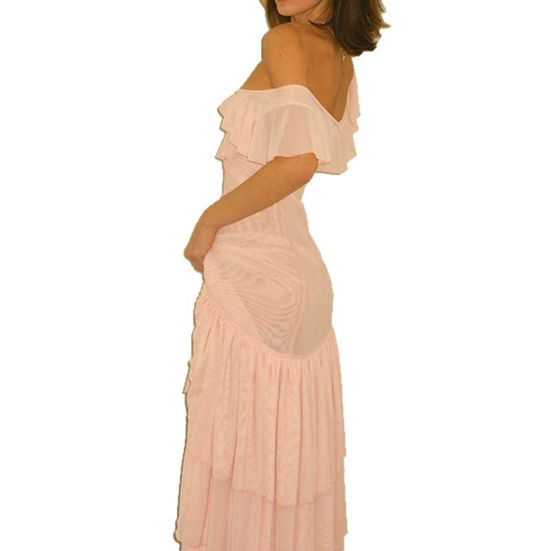Damer Maxi-dress med voluminösa volangdetaljer och figurn fördelande skärning Mirla-Eva Jonsson