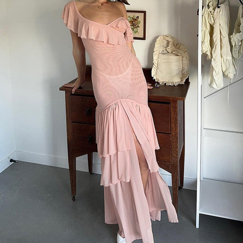 Damer Maxi-dress med voluminösa volangdetaljer och figurn fördelande skärning Mirla-Eva Jonsson