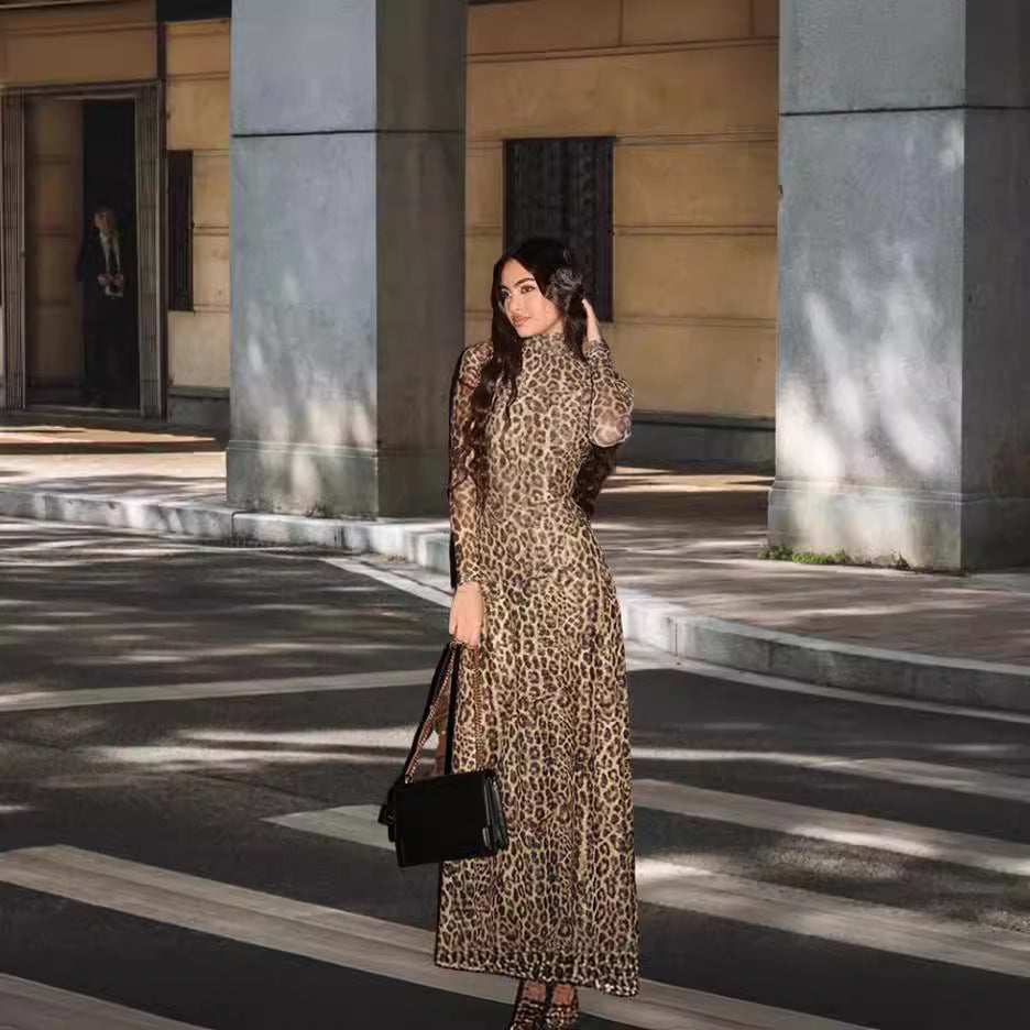 Damer Maxi-klänning i lätt tyg med leopardmönster och hög passform Mirla-Eva Jonsson