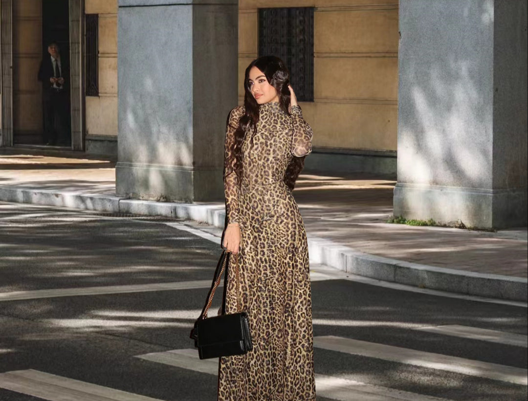 Damer Maxi-klänning i lätt tyg med leopardmönster och hög passform Mirla-Eva Jonsson