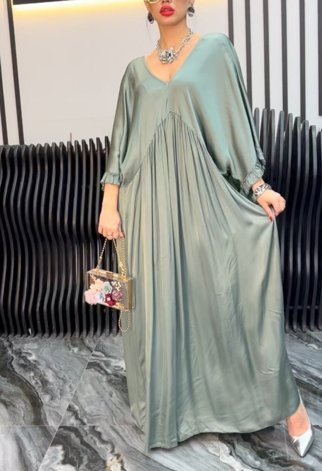 Damer Maxi-klänning med löst skuren design och elegant V-urringning Eva Jonsson-Eva Jonsson