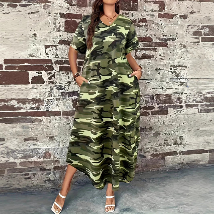 Damer Maxi-klänning med modern kamouflage-design och praktiska fickor Mirla-Eva Jonsson