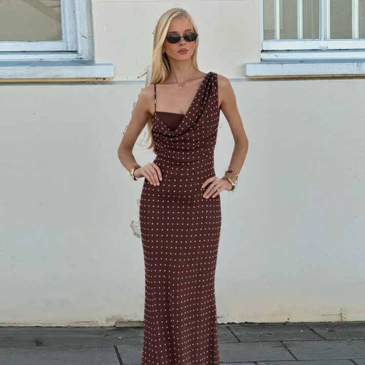 Damer Maxiklänning med asymmetrisk halsringning och invävt prickdesign Mirla-Eva Jonsson