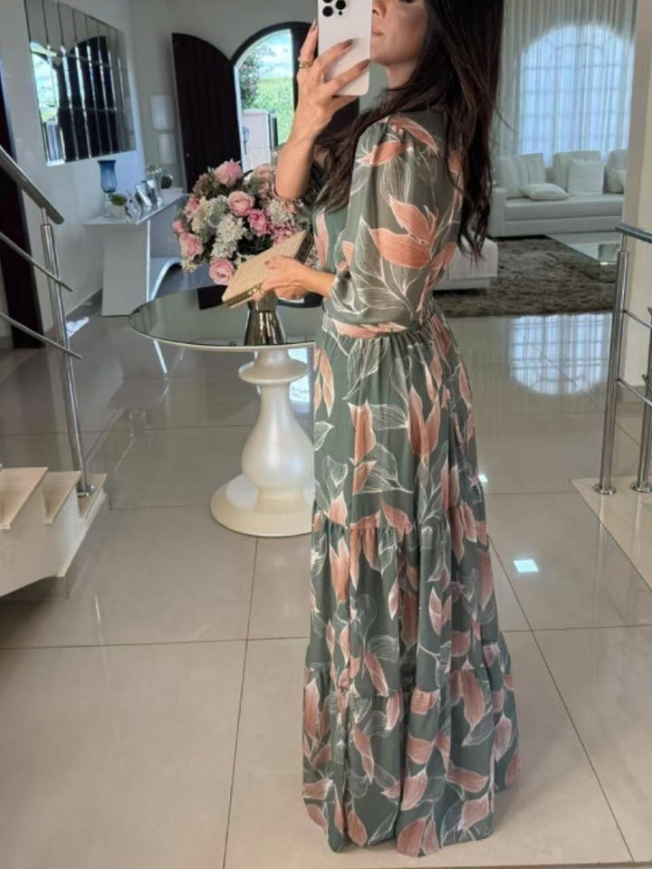 Damer Maxiklänning med blommigt mönster och lätt V-hals Mirla-Eva Jonsson