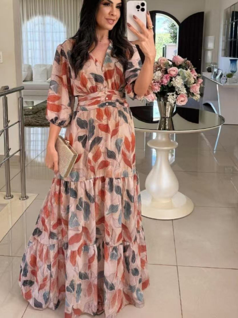Damer Maxiklänning med blommigt mönster och lätt V-hals Mirla-Eva Jonsson