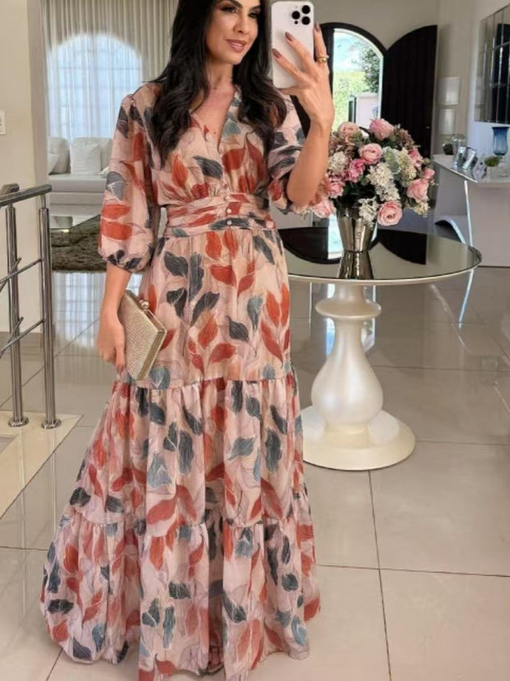 Damer Maxiklänning med blommigt mönster och lätt V-hals Mirla-Eva Jonsson