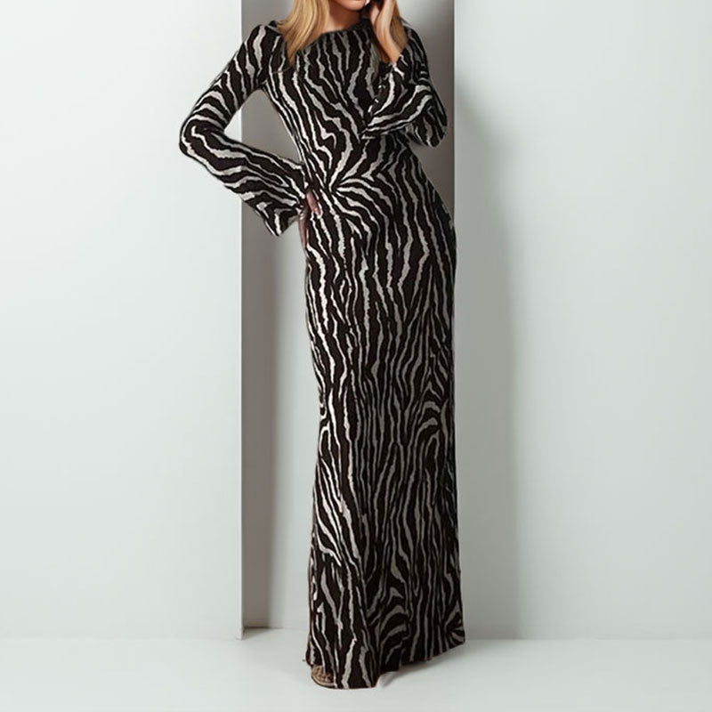 Damer Maxiklänning med en modern zebraprint och asymmetrisk skärning Mirla-Eva Jonsson