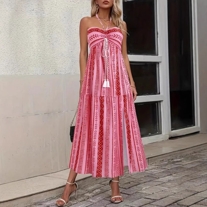 Damer Maxiklänning med lekfull design och fina spagettiremmar Mirla-Eva Jonsson
