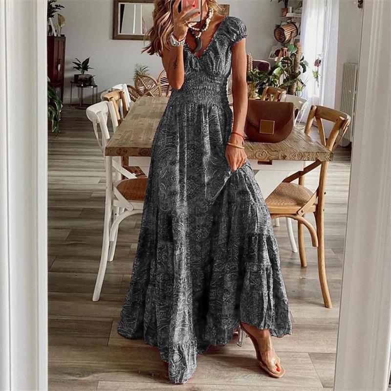 Damer Maxiklänning med lekfull design och voluminös kjol Eva Jonsson-Eva Jonsson