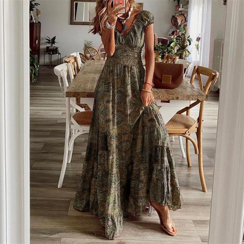 Damer Maxiklänning med lekfull design och voluminös kjol Eva Jonsson-Eva Jonsson
