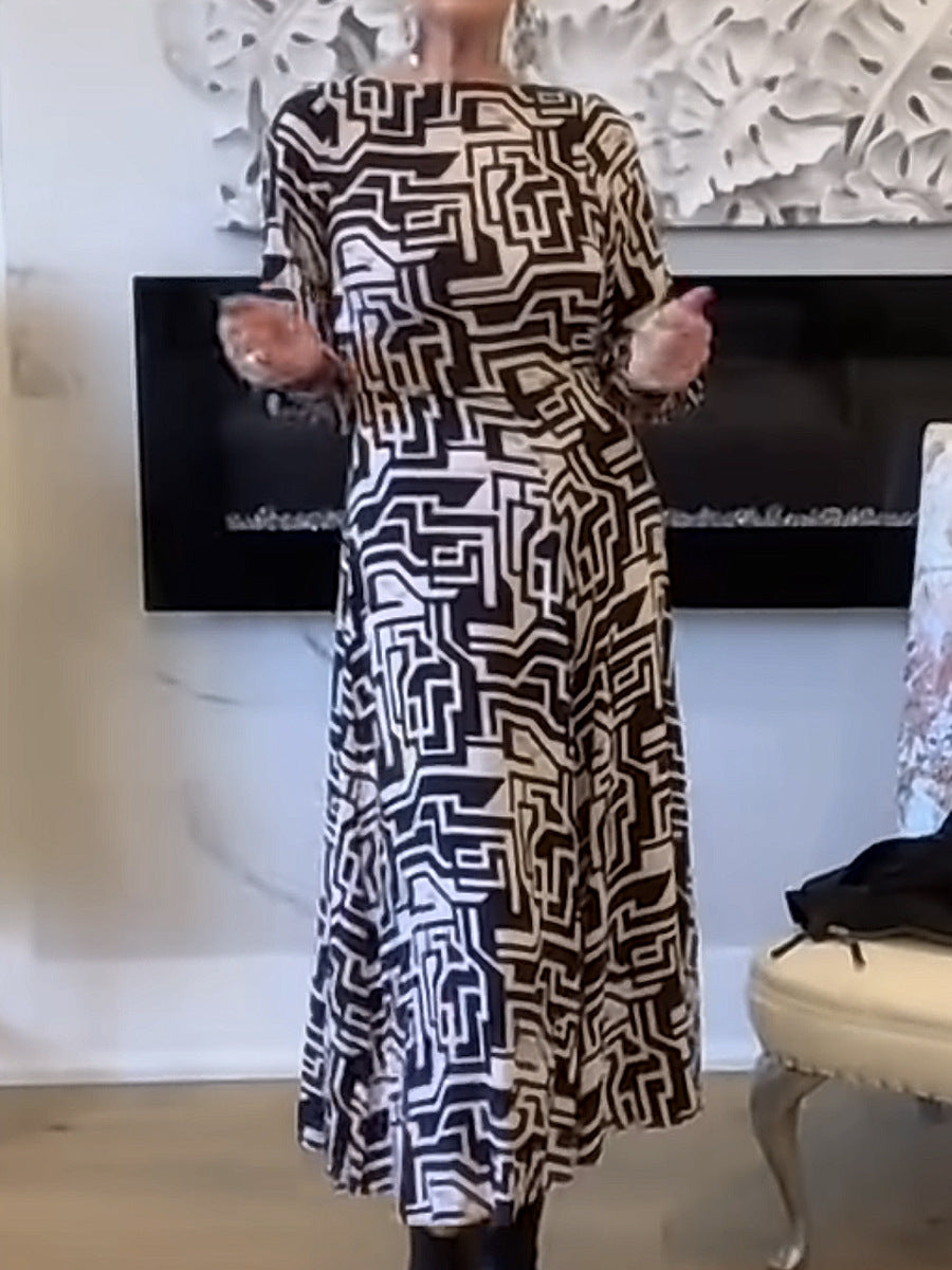Damer Maxiklänning med modernt geometriskt mönster och smidig fall Mirla-Eva Jonsson