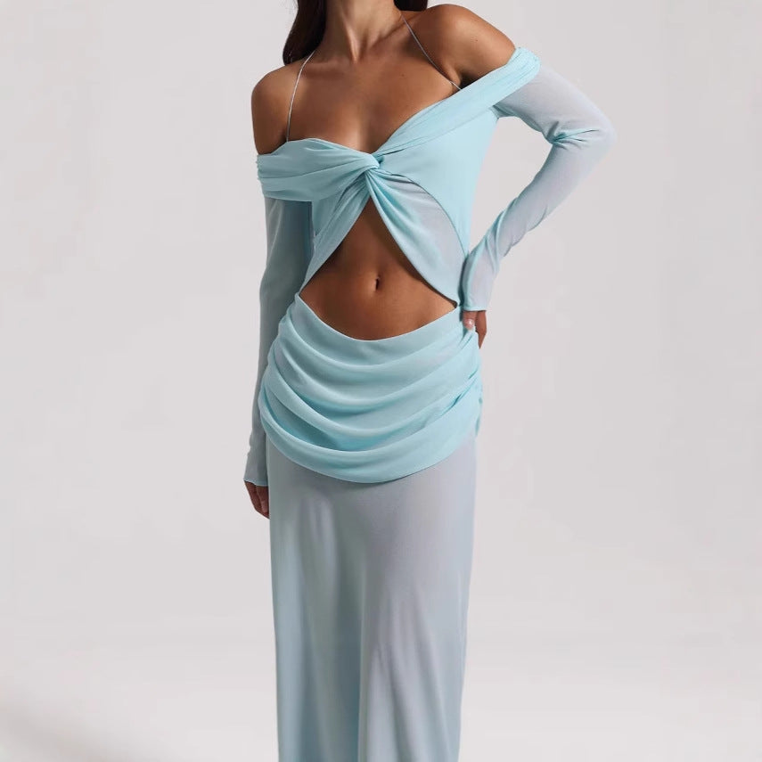 Damer Maxiklänning med raffinerad cut-out-design och elegant drapering Mirla-Eva Jonsson