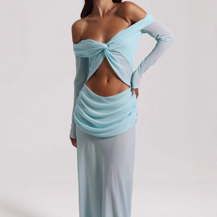 Damer Maxiklänning med raffinerad cut-out-design och elegant drapering Mirla-Eva Jonsson