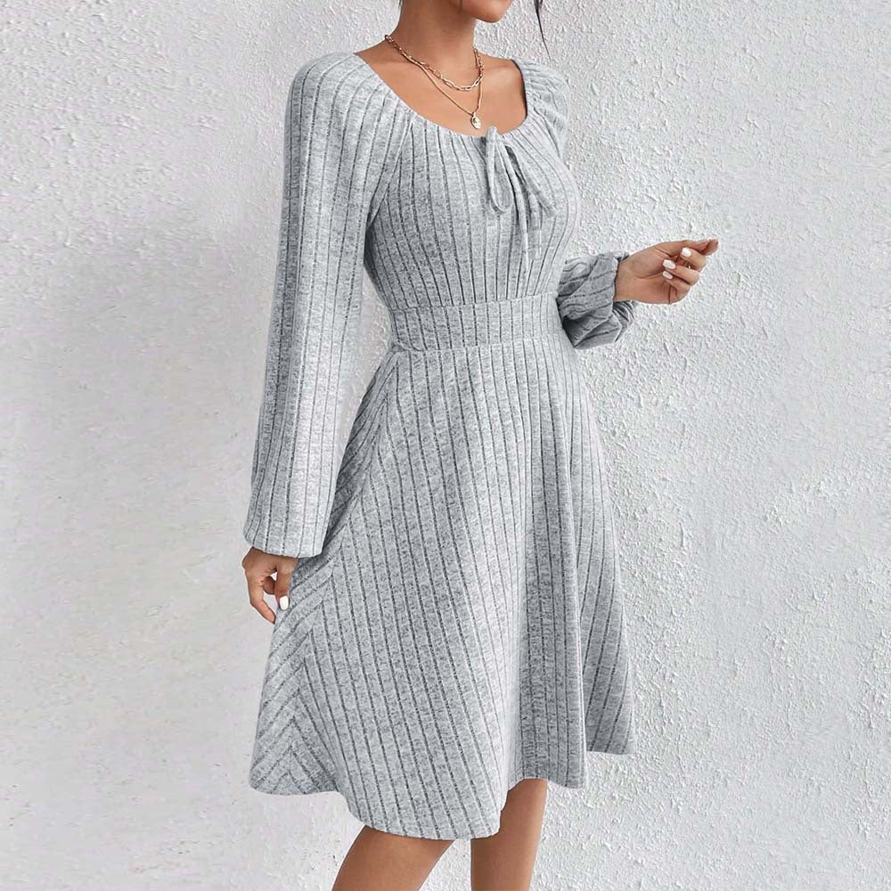 Damer Midi-klänning med elastiskt material och trendig rynkning Mirla-Eva Jonsson