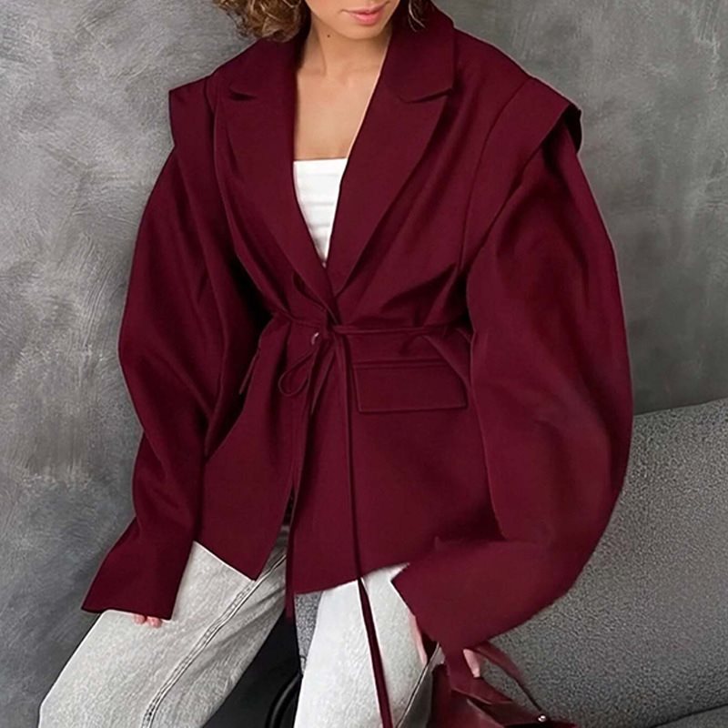 Damer Mode Blazer med bälte och överlappande axeldesign Mirla-Eva Jonsson