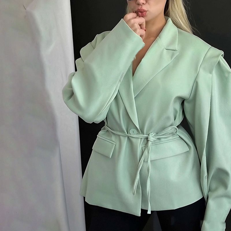 Damer Mode Blazer med bälte och överlappande axeldesign Mirla-Eva Jonsson