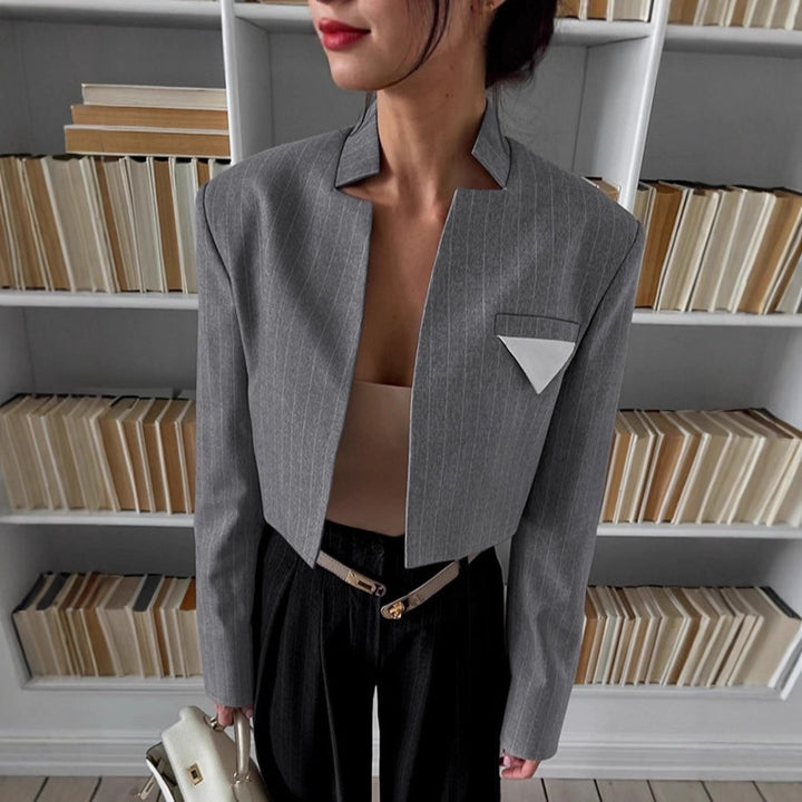 Damer Mode Croppad Blazerjacka med innovativ skärning Eva Jonsson-Eva Jonsson