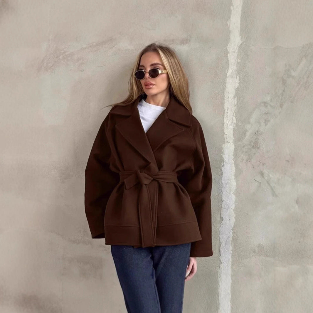 Damer Mode Inwrap Jacka i högkvalitativt material med figursydd bälte Mirla-Eva Jonsson
