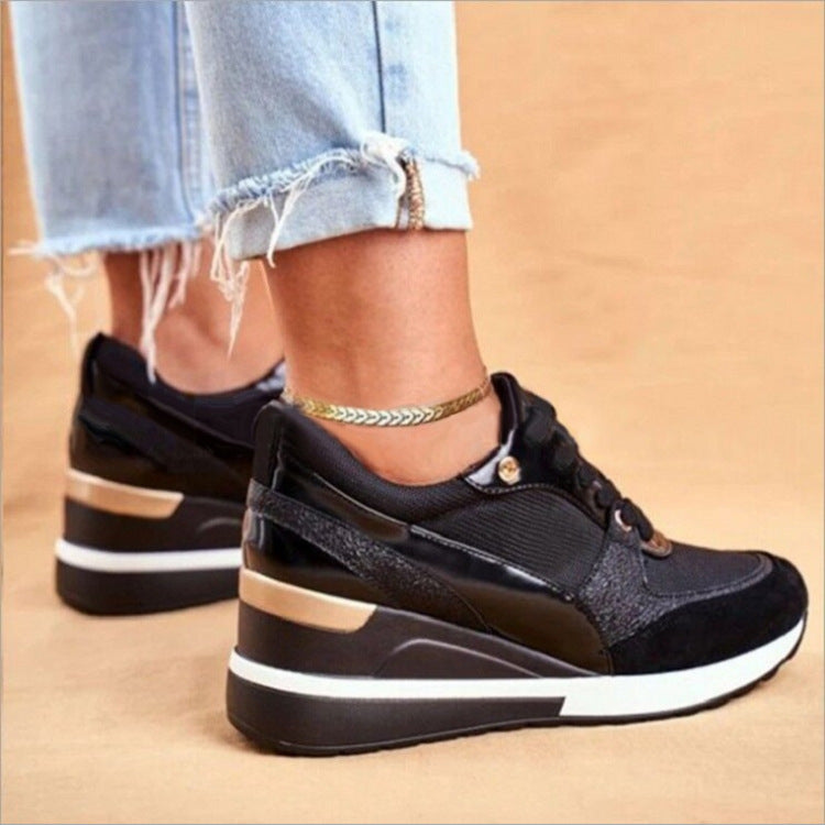 Damer Mode Sneakers med Elegant Metallic Detalj och Sportig Sula Mirla-Eva Jonsson