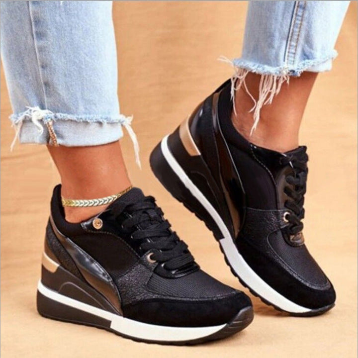 Damer Mode Sneakers med Elegant Metallic Detalj och Sportig Sula Mirla-Eva Jonsson