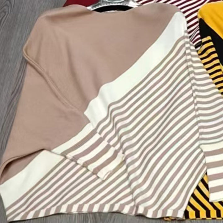 Damer Mode Stickad Tröja med Asymmetrisk Skärning och Grafiskt Randmönster Mirla-Eva Jonsson