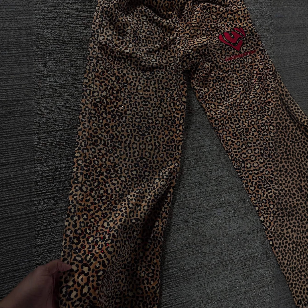 Damer Mode fritidsbyxor i leopardmönster med lös passform Mirla-Eva Jonsson