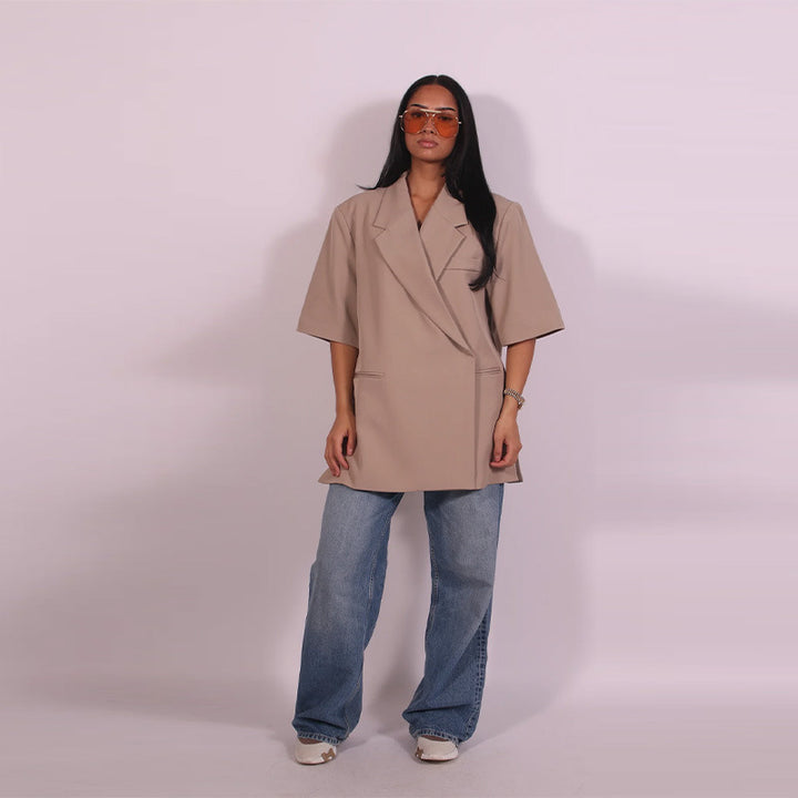 Damer Mode kombinationsoutfit med kort jacka och vida shorts Mirla-Eva Jonsson