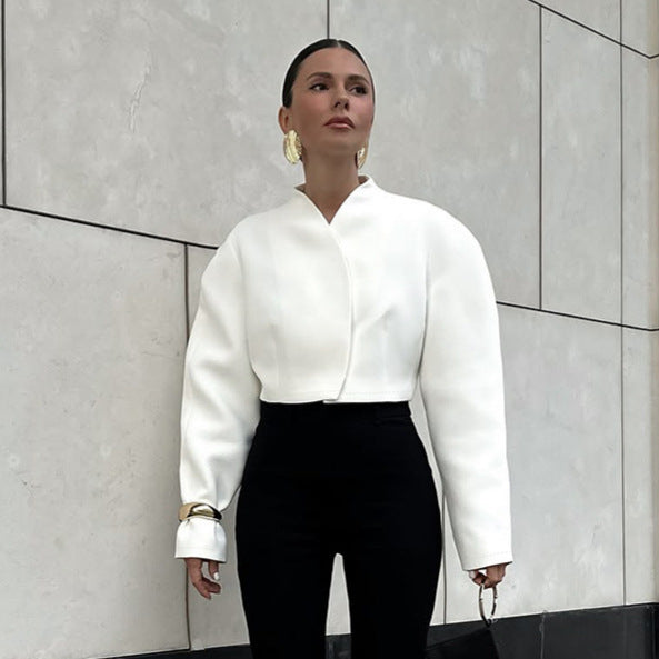Damer Mode kort jacka med voluminösa ärmar och högkrage Mirla-Eva Jonsson