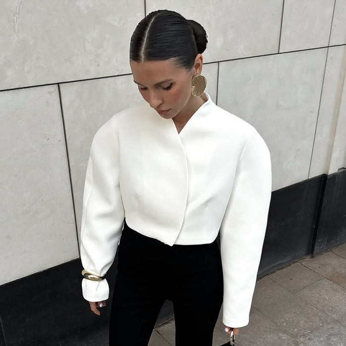 Damer Mode kort jacka med voluminösa ärmar och högkrage Mirla-Eva Jonsson