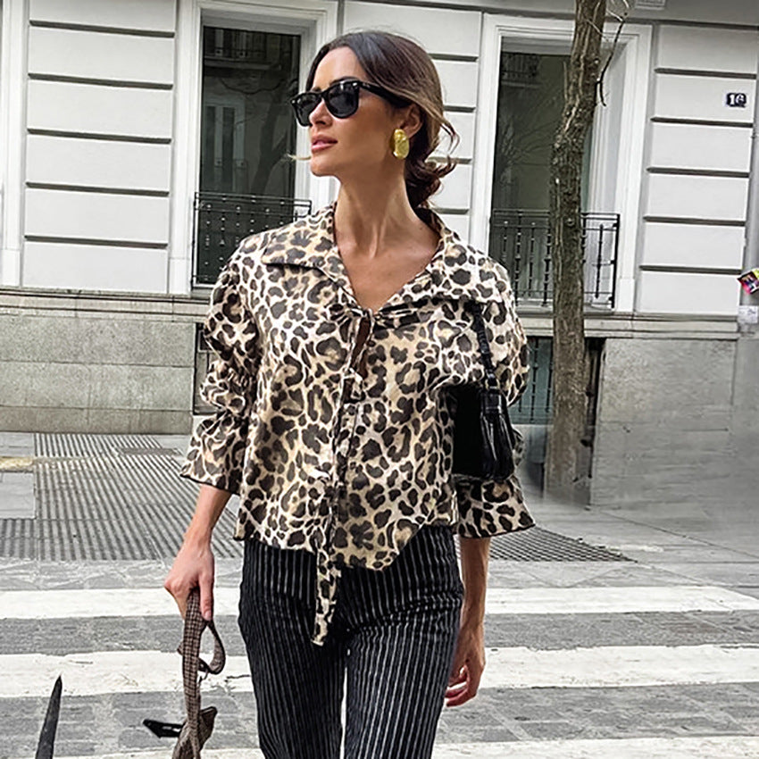 Damer Moder blouse med leopardmönster och volangärmar Mirla-Eva Jonsson