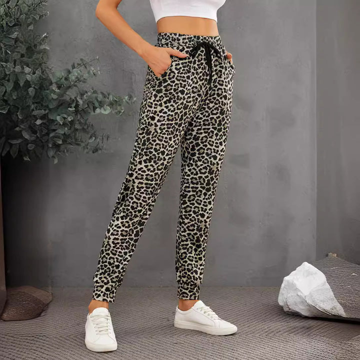Damer Moderiktig sportbyxa i trendigt leopardmönster Mirla-Eva Jonsson