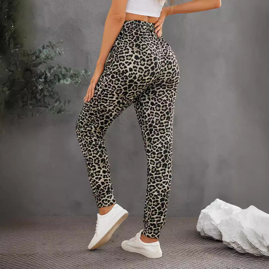 Damer Moderiktig sportbyxa i trendigt leopardmönster Mirla-Eva Jonsson