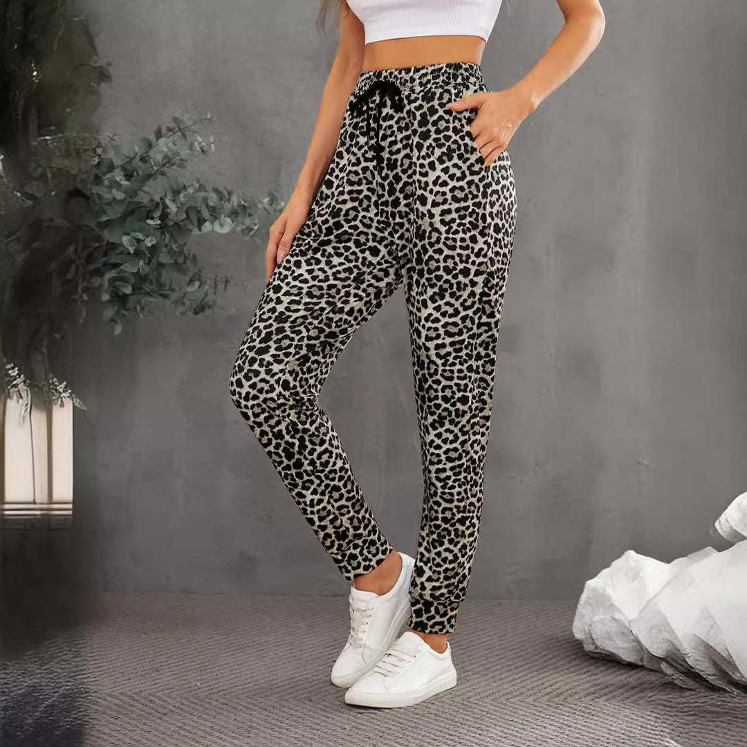 Damer Moderiktig sportbyxa i trendigt leopardmönster Mirla-Eva Jonsson