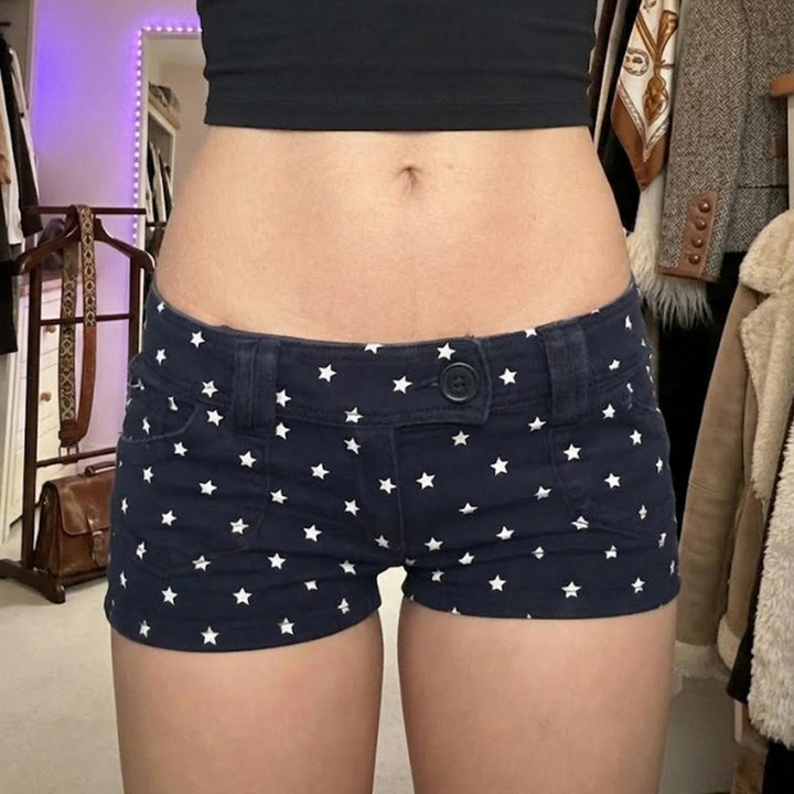 Damer Moderiktiga shorts med stjärnmönster och praktisk skärning Mirla-Eva Jonsson